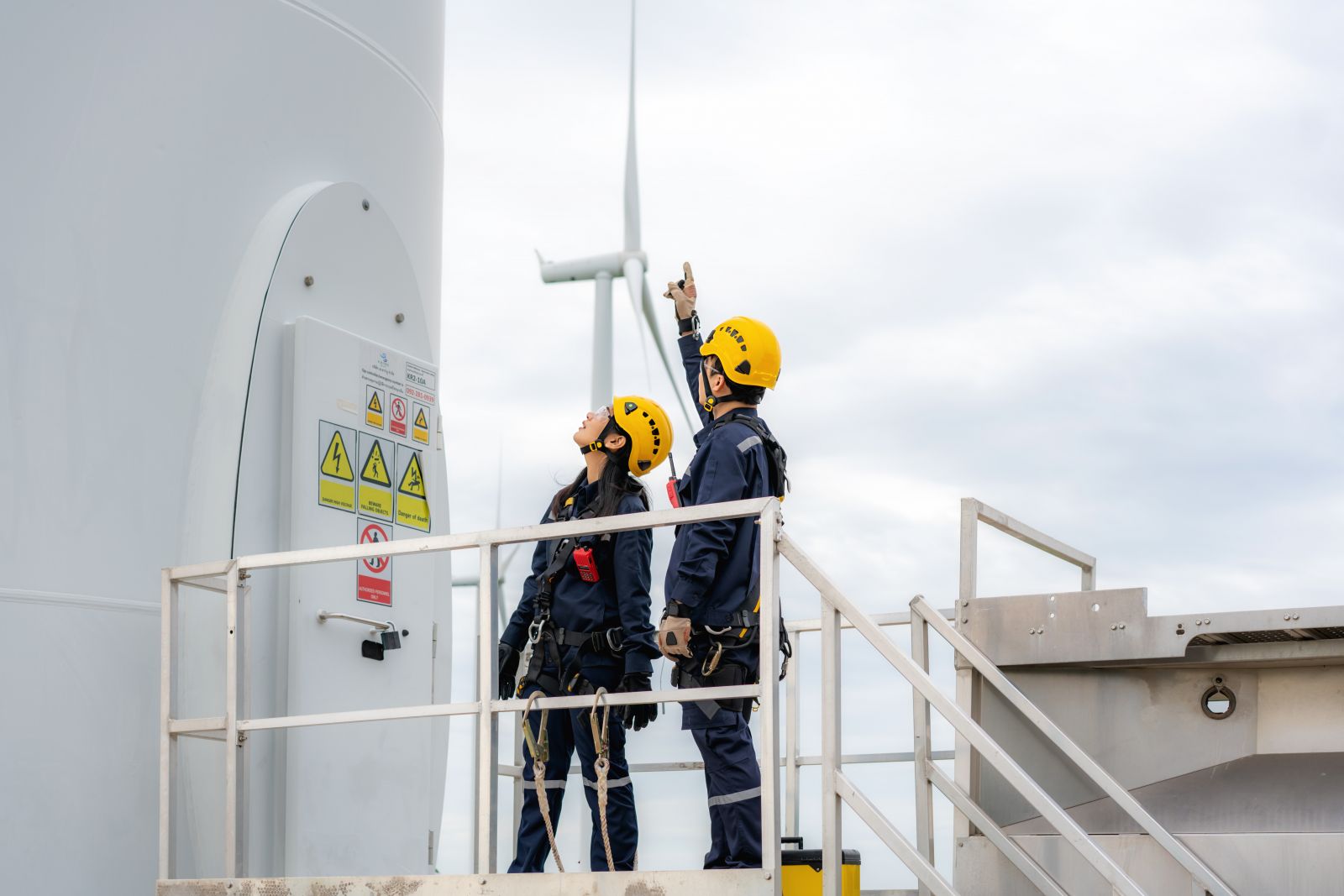 workers on turbine 