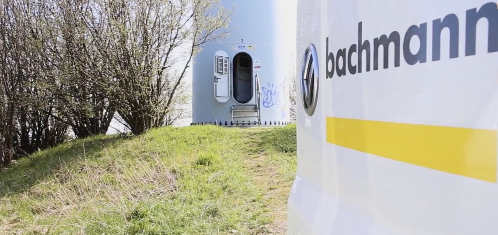 wide shot Bachmann