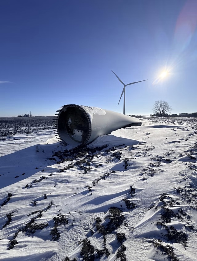 vertical blade in snow