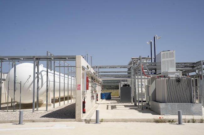 white hydrogen tank