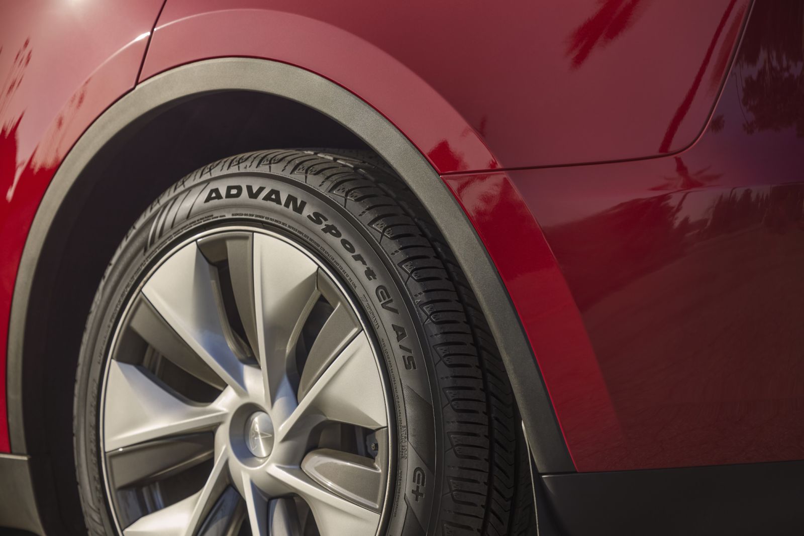 red car tire