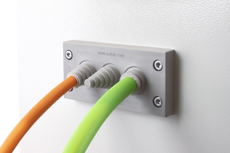 orange wire and green wire