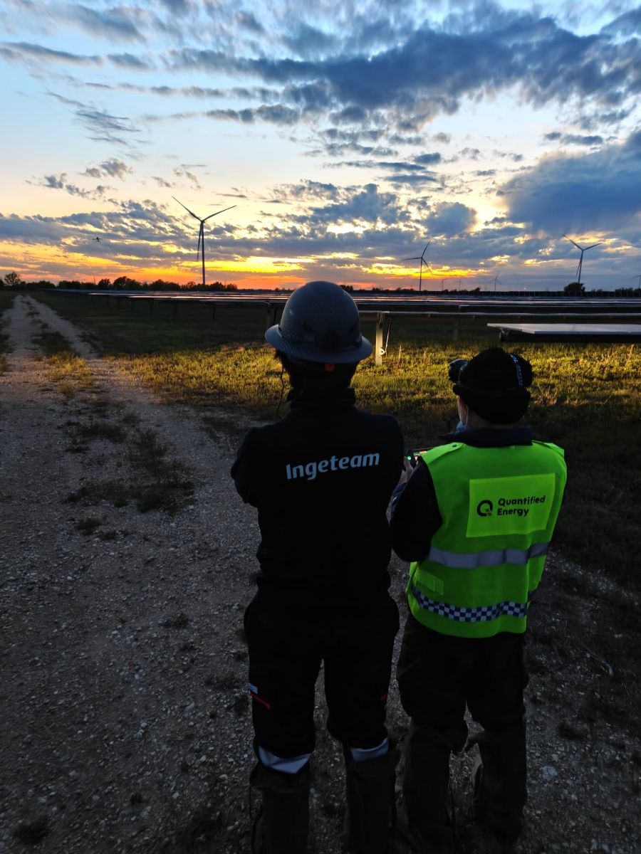 2 guys looking at solar
