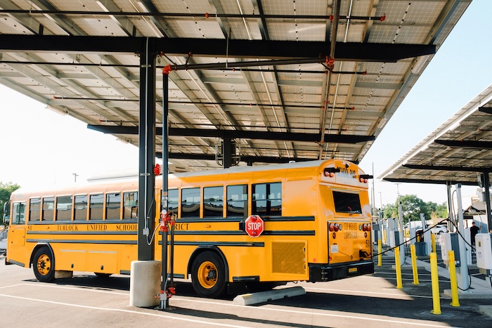 The Mobility House and Schneider Electric Unveil Solar Charging Depot for Turlock Unified’s Electric School Bus Fleet