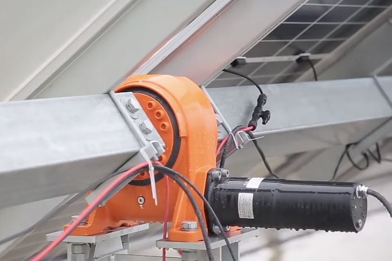 Tracking the Tracker in GW Scale 